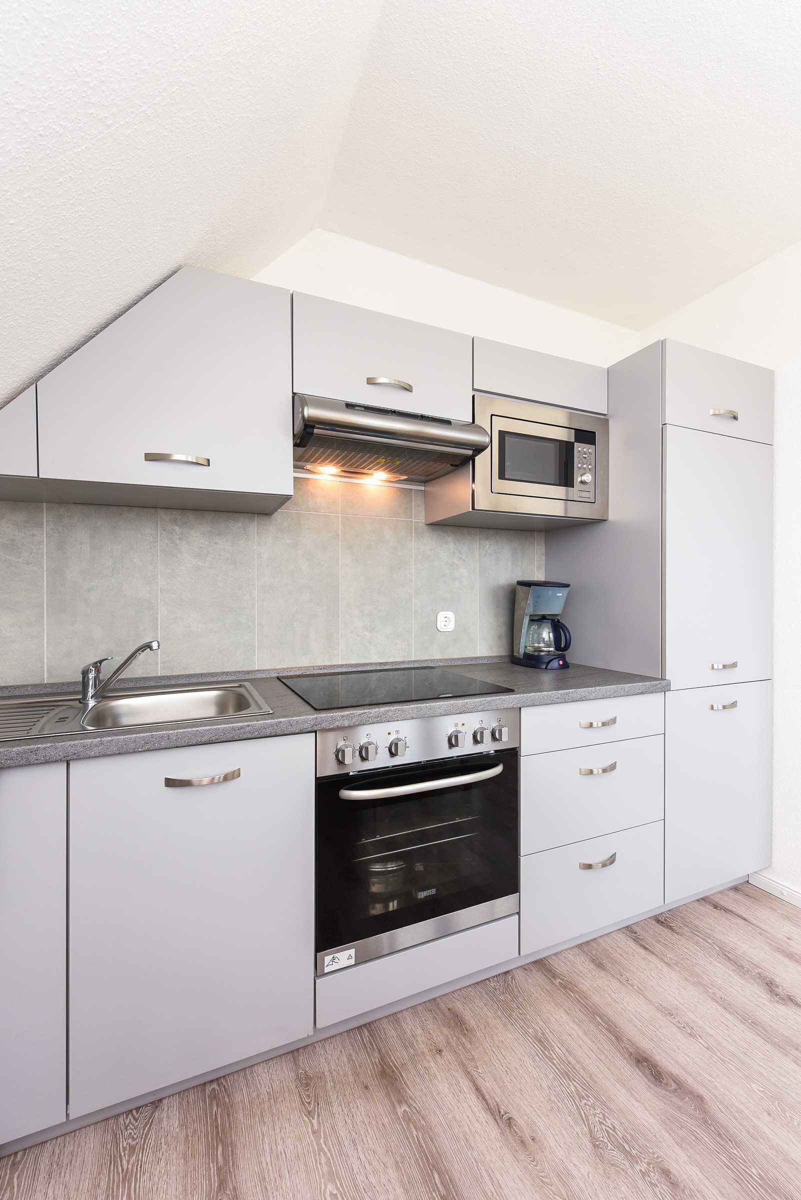 Kühlschrank, Mikrowelle, Ofen, Geschirrspüler