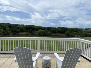 Property grounds - Spacious 3 bedroom, 3 full bath home on the 8th Green! Sleeps 8-10 (Bald Head Island)