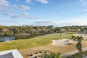 Golf - Spacious 3 bedroom, 3 full bath home on the 8th Green! Sleeps 8-10 (Bald Head Island)