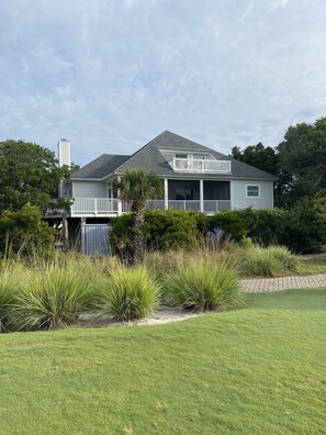 Exterior - Spacious 3 bedroom, 3 full bath home on the 8th Green! Sleeps 8-10 (Bald Head Island)