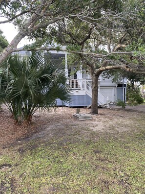 Exterior - Spacious 3 bedroom, 3 full bath home on the 8th Green! Sleeps 8-10 (Bald Head Island)