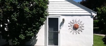 Charming Studio Cottage located on Easton's Point