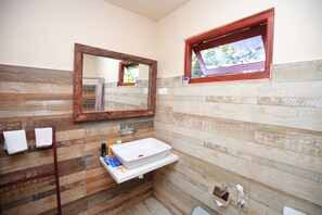 Cottage Deluxe | Bagno | Doccia, set di cortesia gratuito, bidet, asciugamani