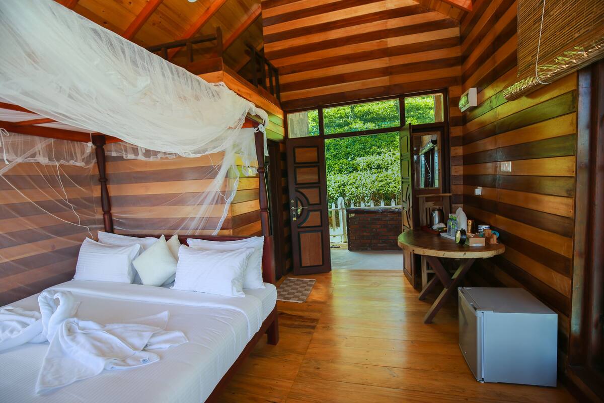 Minibar, desk, bed sheets