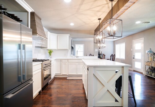 Beautifully Updated Home!
Close to Dickies, Stockyards & TCU
Family/Pet friendly