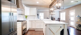 Beautifully Updated Home!
Close to Dickies, Stockyards & TCU
Family/Pet friendly