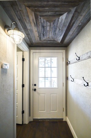 Interior - Beautifully Updated Home!
Close to Dickies, Stockyards & TCU
Family/Pet friendly (Westworth Village)