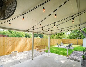 Terrace/patio - Beautifully Updated Home!
Close to Dickies, Stockyards & TCU
Family/Pet friendly (Westworth Village)