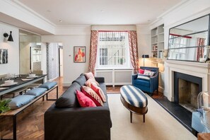 TV, offices - Cozy flat with patio in the Heart of Pimlico (London)