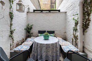 Outdoor dining - Cozy flat with patio in the Heart of Pimlico (London)