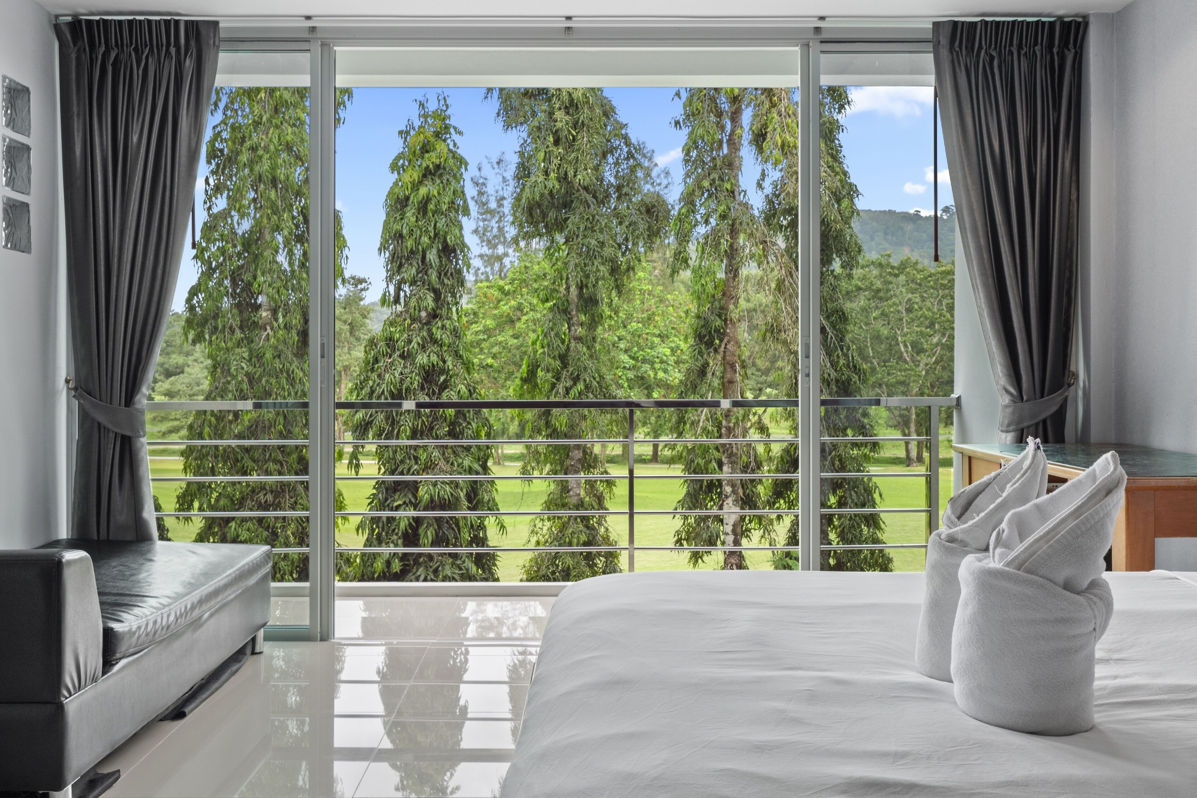 5 Schlafzimmer, Schreibtisch, Bügeleisen/Bügelbrett, Reisekinderbett