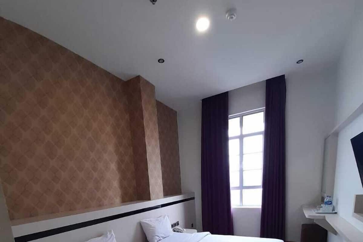 1 bedroom, desk, free WiFi, bed sheets