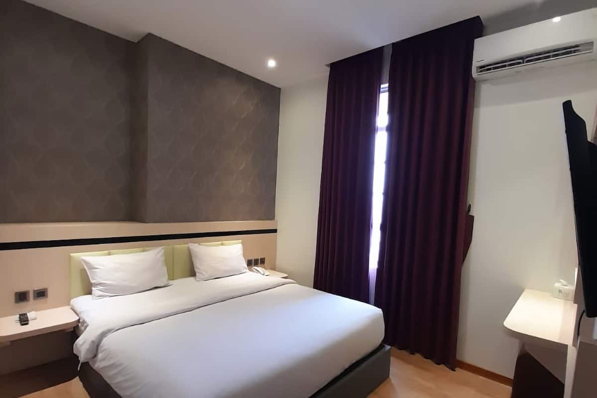 1 bedroom, desk, free WiFi, bed sheets