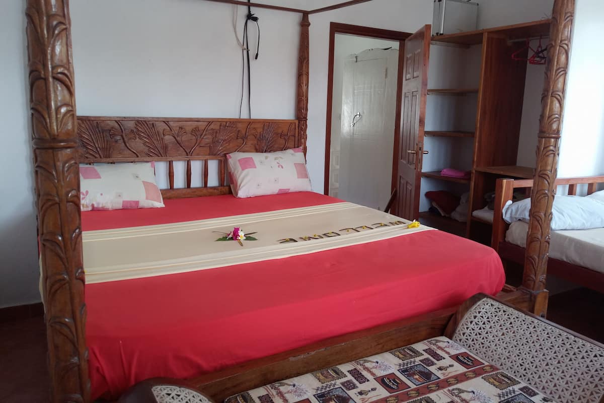 Family Apartment | 1 bedroom, WiFi, bed sheets