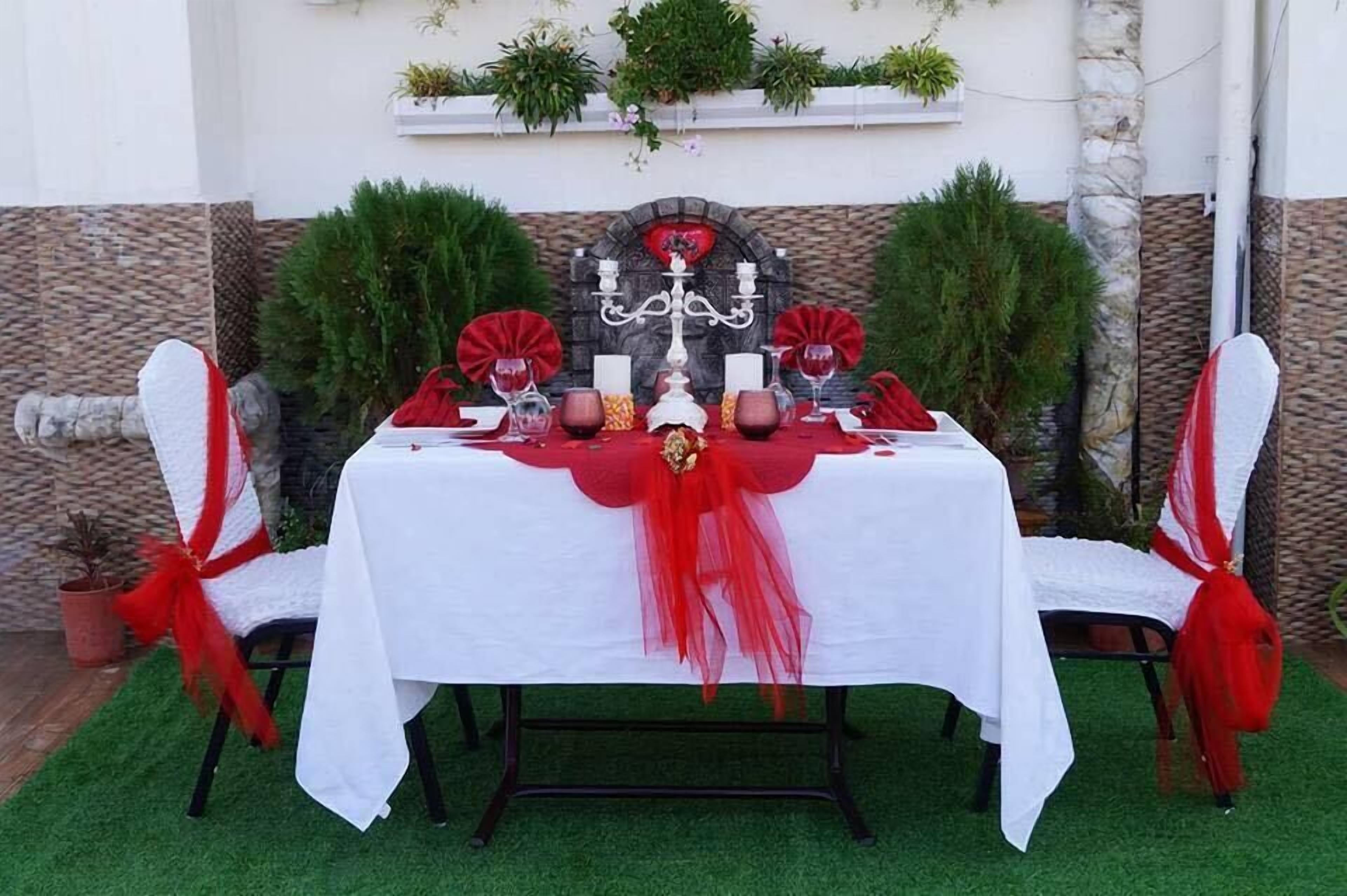 breakfast, lunch, dinner served; local and international cuisine