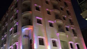 Façade de lâhĂ©bergement - soirĂ©e/nuit