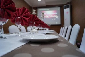 Breakfast, lunch and dinner served - Timgad Hotel Hazem (Batna)
