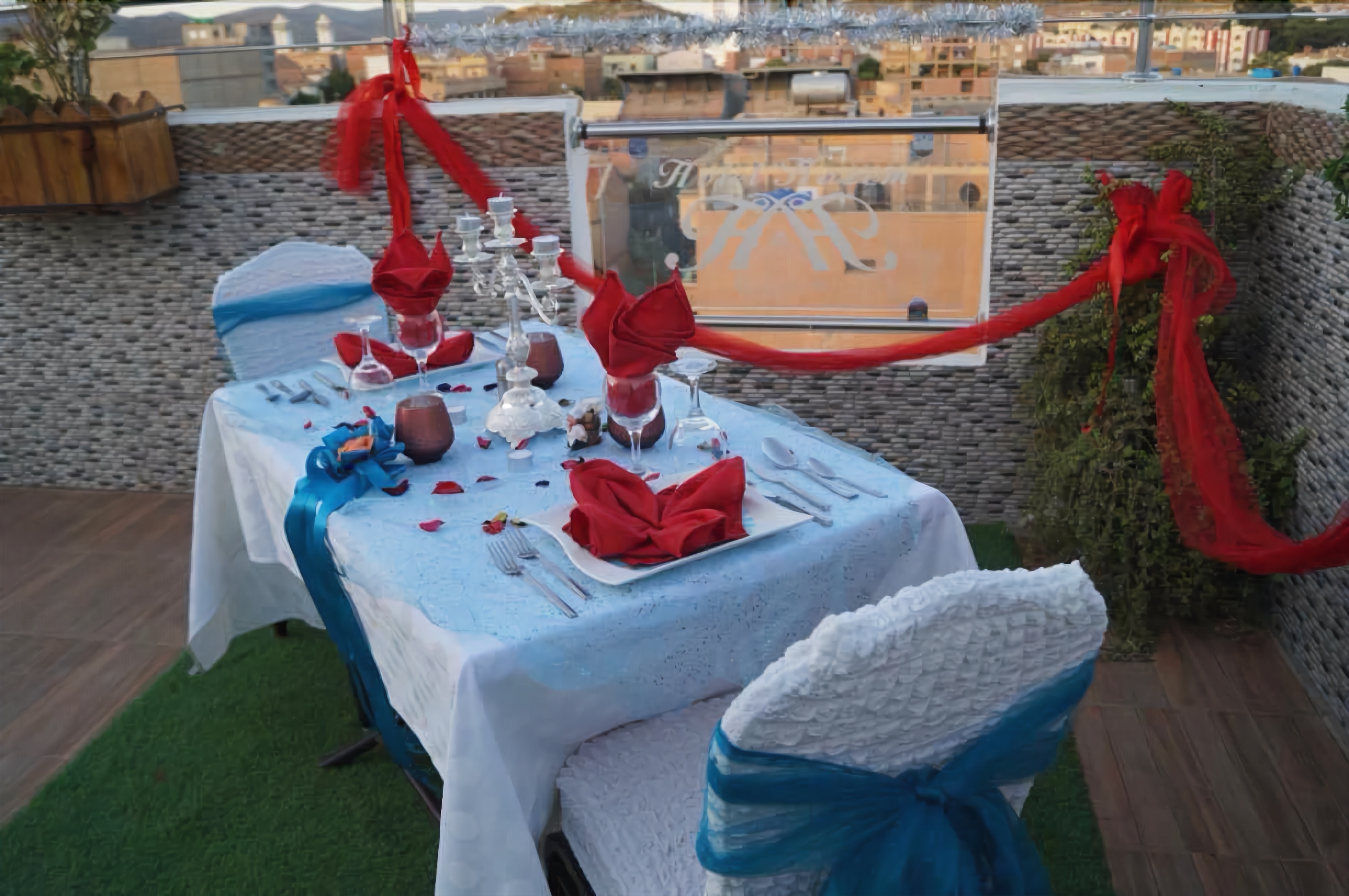 breakfast, lunch, dinner served; local and international cuisine