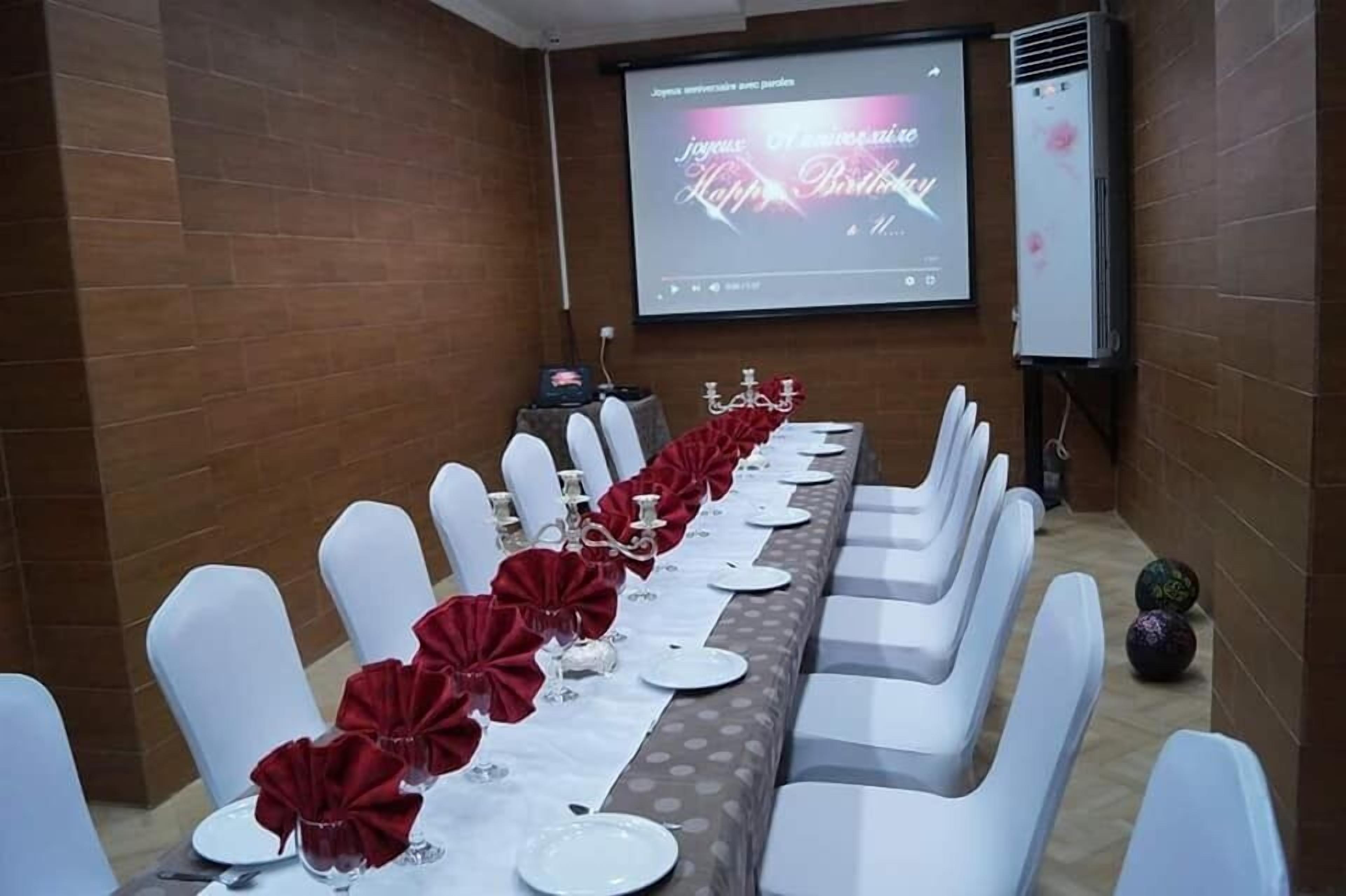 breakfast, lunch, dinner served; local and international cuisine