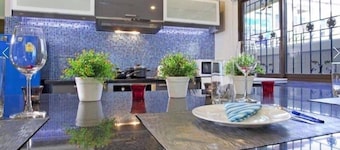 Pratumnak Pool Villa tanzanite