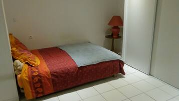 1 chambre, fer et planche Ă repasser, Wi-Fi, draps fournis