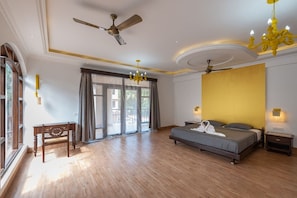 17 bedrooms, in-room safe, desk, iron/ironing board