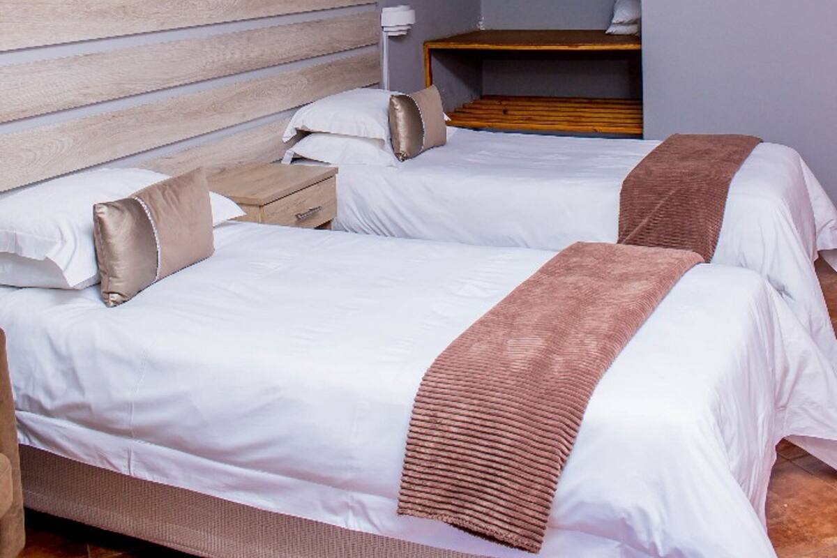 Standard Twin Room | Individually decorated, individually furnished, desk, laptop workspace