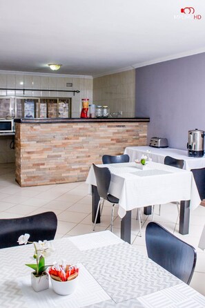 Free daily English breakfast  - Rose Villa Lodge (Kitwe)