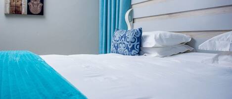 Deluxe Room | Dihias secara berasingan, dilengkapkan perabot secara berasingan, meja