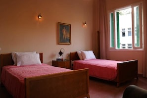 Standard Twin Room, 2 Twin Beds, Balcony, Garden View | Premium bedding, desk, laptop workspace, iron/ironing board - Auberge Braidy (Zahlé)