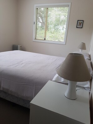 3 bedrooms, bed sheets