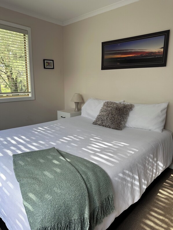 3 bedrooms, iron/ironing board, bed sheets