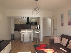 TV, stereo - Homerez - Apartment in Antibes (Antibes)