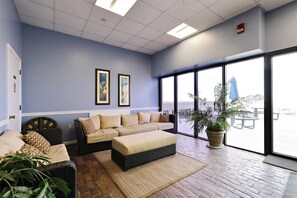 TV - XPLORIE ACTIVITIES & LINENS INCLUDED*! Views of the ocean, bay and city skyline. (Ocean City)