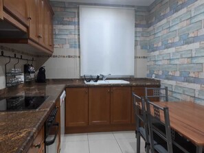 Kjøleskap, mikrobølgeovn, ovn og oppvaskmaskin