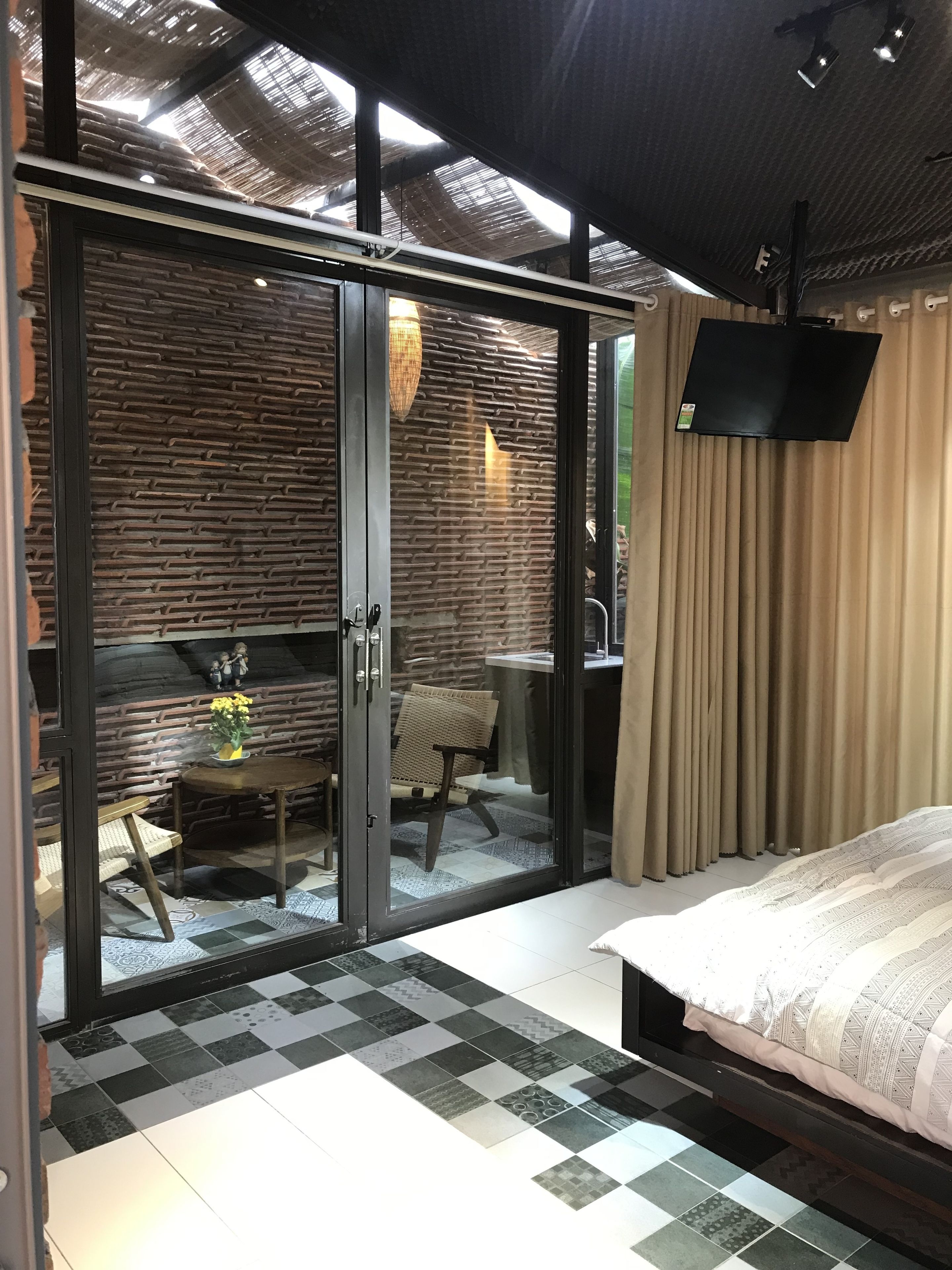 Studio Standar | Meja kerja, tirai kedap cahaya, setrika/meja setrika, dan Wi-Fi gratis