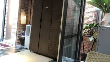 Standard Studio | Desk, blackout curtains, iron/ironing board, free WiFi