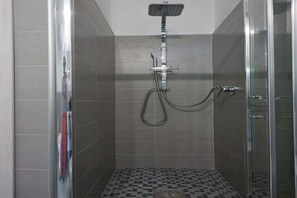 Bathroom - Greek Villa- Apartment with swimming pool (Villasimius)