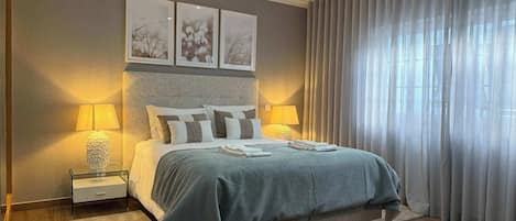 3 makuuhuonetta, silitysrauta/-lauta, vauvan matkasänky, Wi-Fi