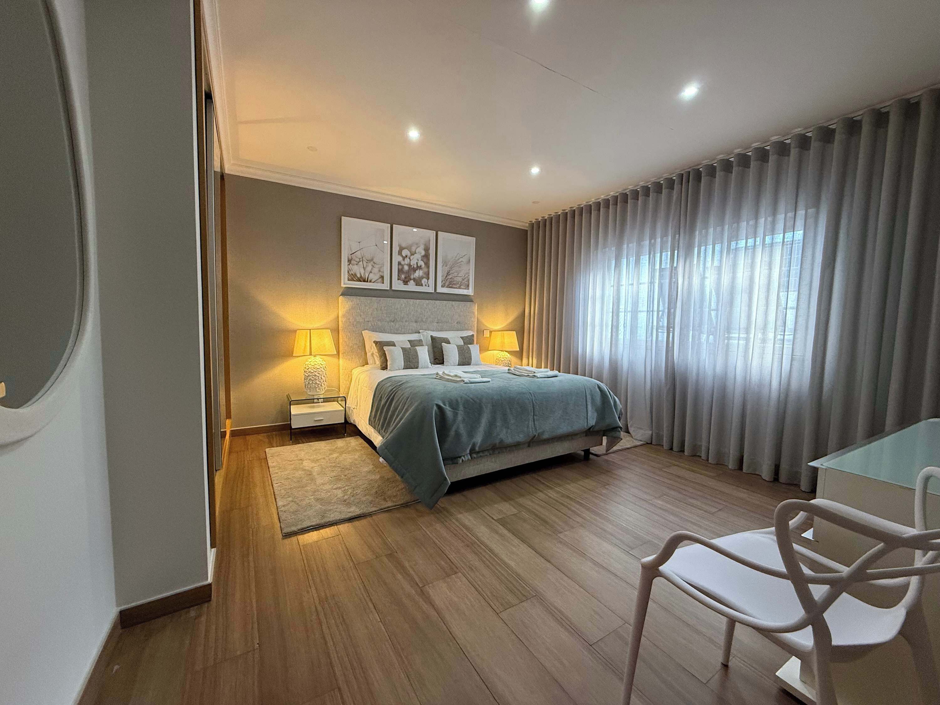 3 habitaciones, tabla de planchar con plancha, cuna de viaje y wifi 