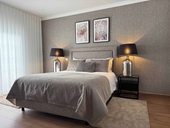 3 bedrooms, iron/ironing board, travel cot, WiFi