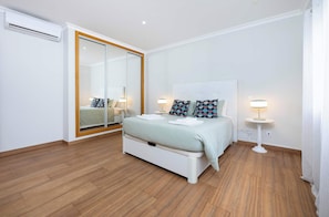 3 bedrooms, iron/ironing board, travel crib, WiFi