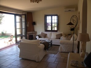 TV, fireplace, DVD player, books - Italian villa with sea view (Santa Caterina dello Ionio)