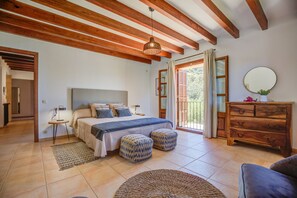 4 slaapkamers, een kluis op de kamer, een strijkplank/strijkijzer