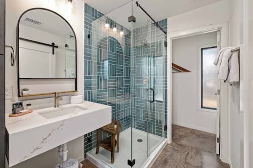 Shower, hair dryer, bathrobes, towels