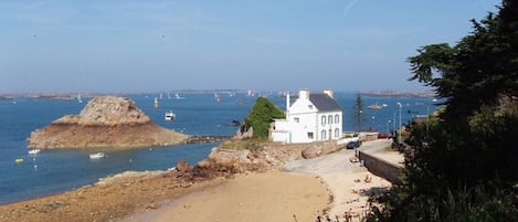 靠近海滩