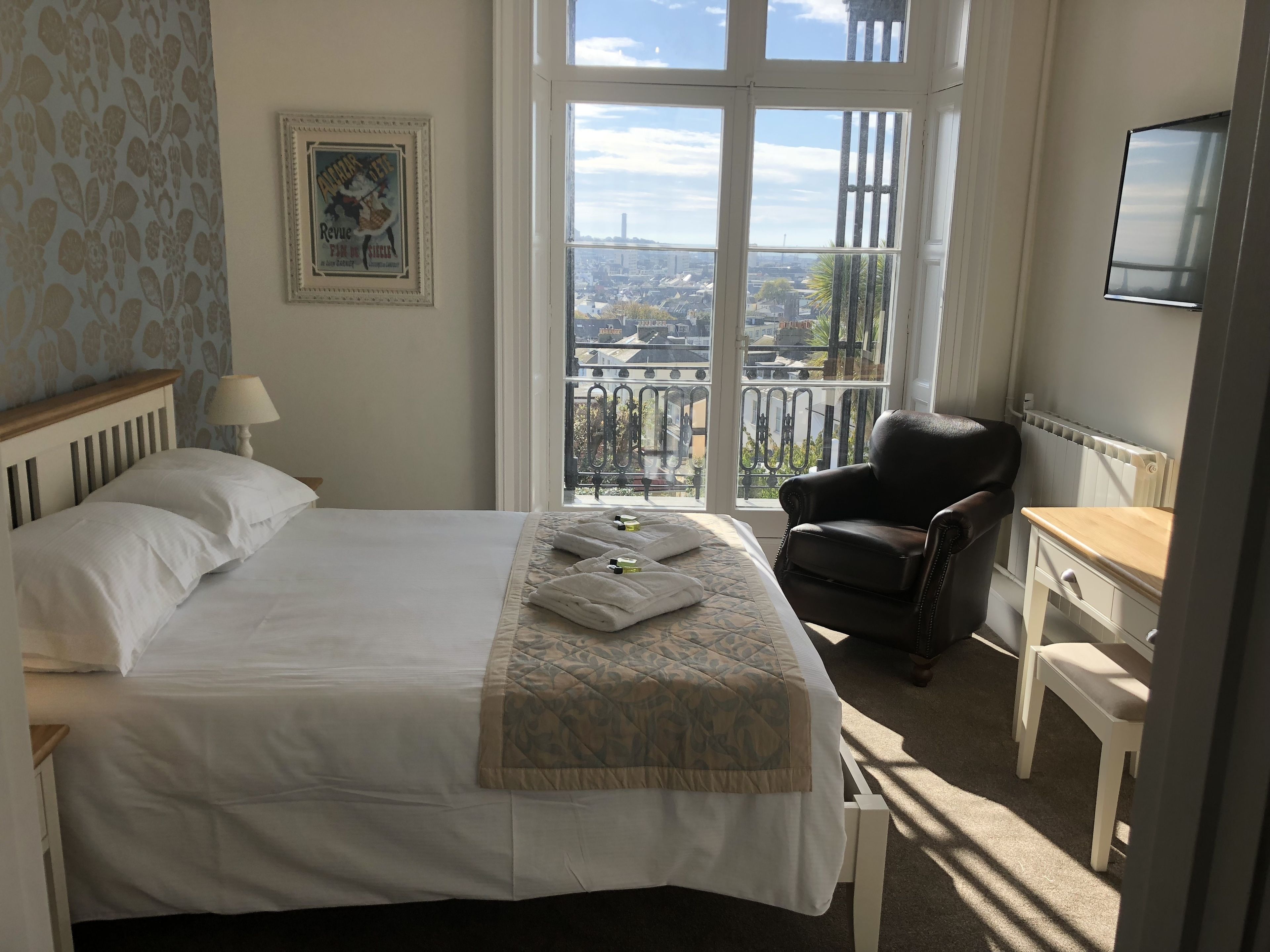 Superior Double Room, 1 King Bed, Sea View | Minibar, individually decorated, individually furnished, desk