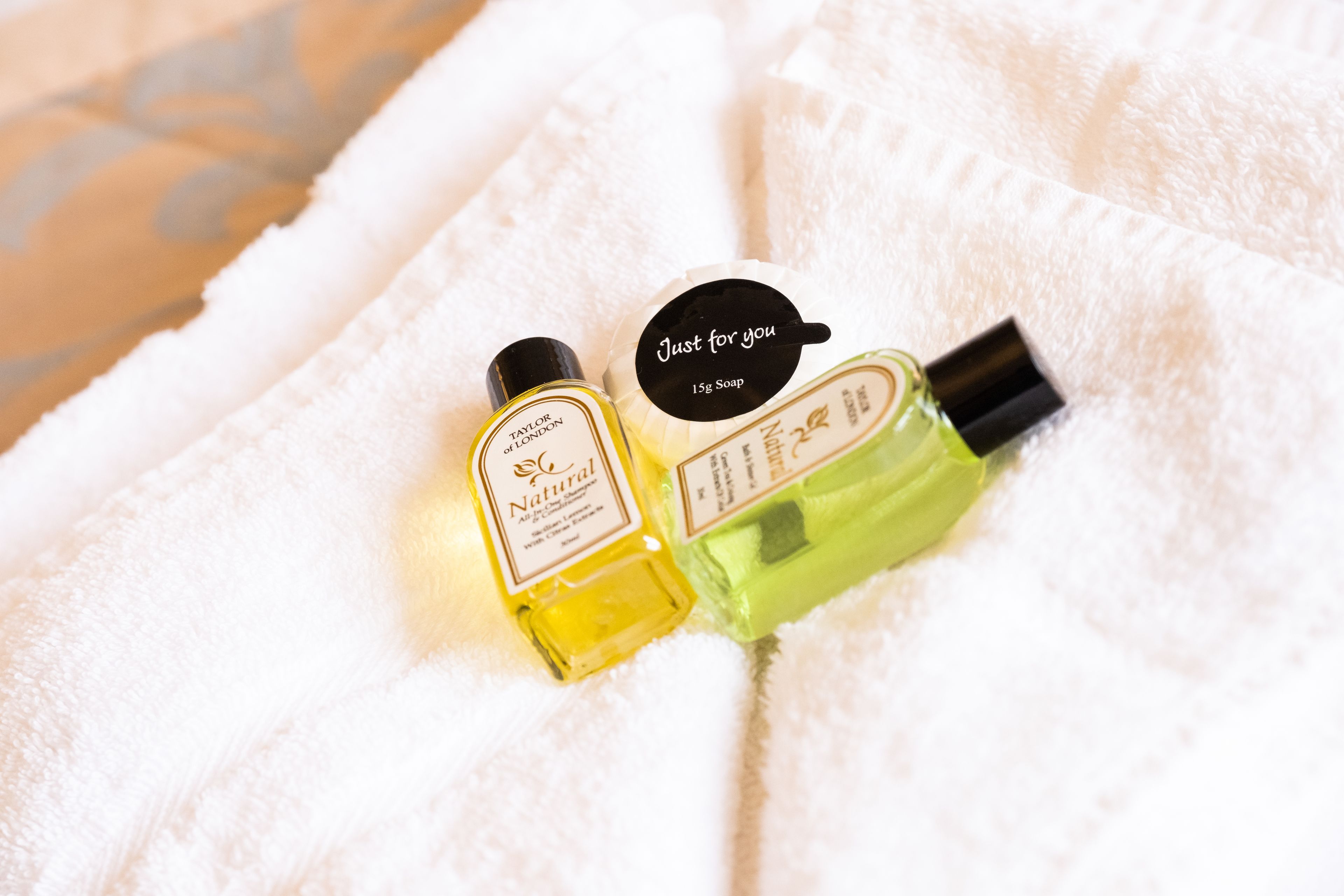 deluxe triple room | minibar, individually decorated, individually furnished, desk