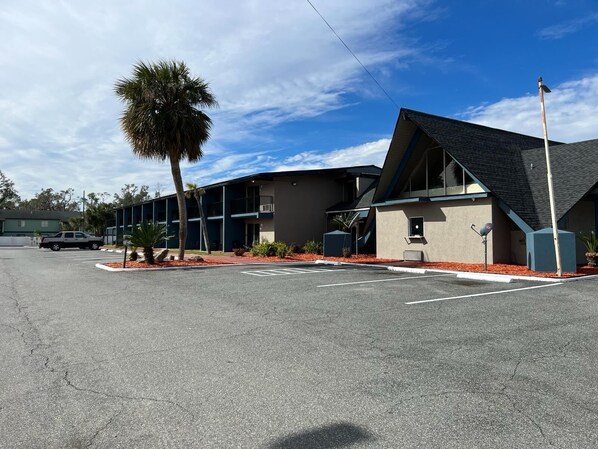 Exterior - Regency Inn (Perry)