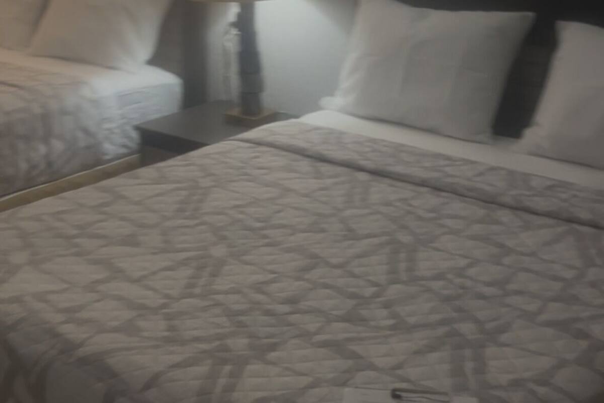 基本客房, 2 張加大雙人床, 非吸煙房 | 布置獨特、隔音、熨斗/熨衣板、免費無線上網